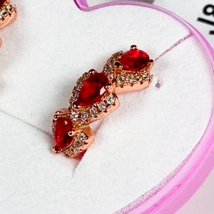 Par de Caravanas Enchapadas con Piedras Rojas y Circones - imagen 4