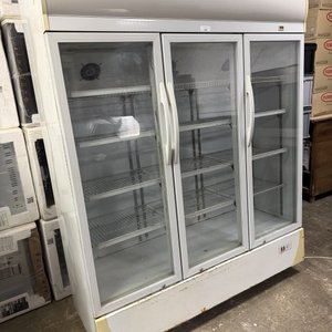 Lote anterior: Botellero Refrigerado Aucma Tres Puertas Vidriadas con Ruedas