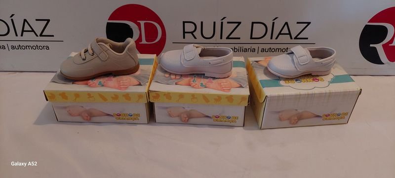 Calzado de Talla 18-20 en Excelente Condición - imagen 1