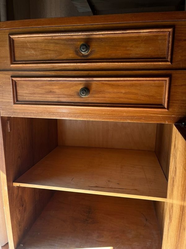 Mueble cajonera de madera con cajones y estantes - imagen 6