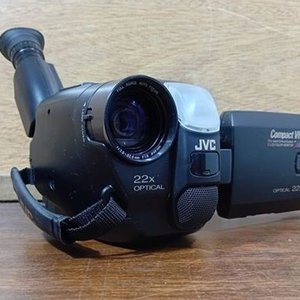 Cámara Compact VHS JVC con Zoom Óptico 22x y Monitor LCD - imagen 2