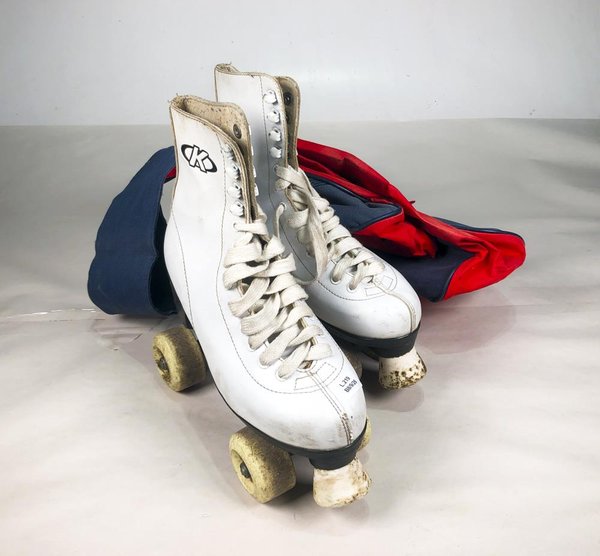 Par de Patines K Blancos con Estuche de Tela Rojo y Azul