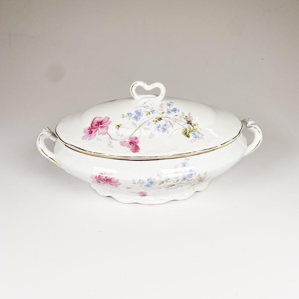 Guisera Antigua de Porcelana Alemana KPM con Tapa y Flores