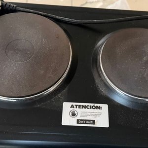 Pequeña Cocina Eléctrica Punktal PK-38L con Hornalla Doble - imagen 2