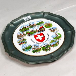 Plato Decorativo de Porcelana Suiza con Base de Metal - imagen 2