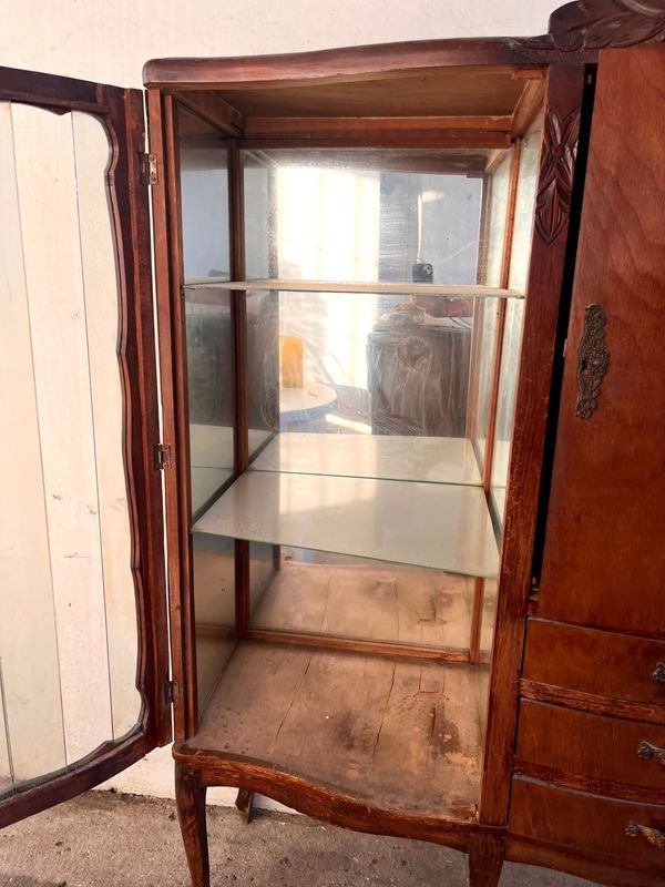 Muebles de lujo con detalles ornamentales y hardware de bronce - imagen 4
