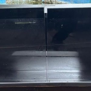Rack Bajo con Puerta de Vidrio y Estante - imagen 5