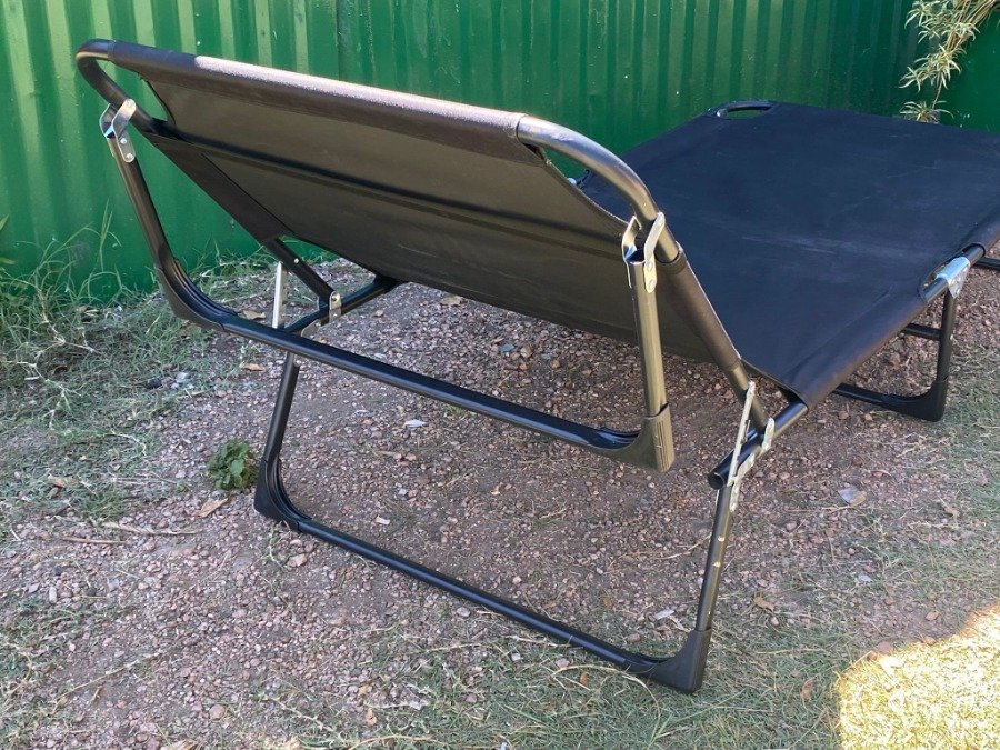Catre plegable para camping con estructura metálica y asiento textil - imagen 6