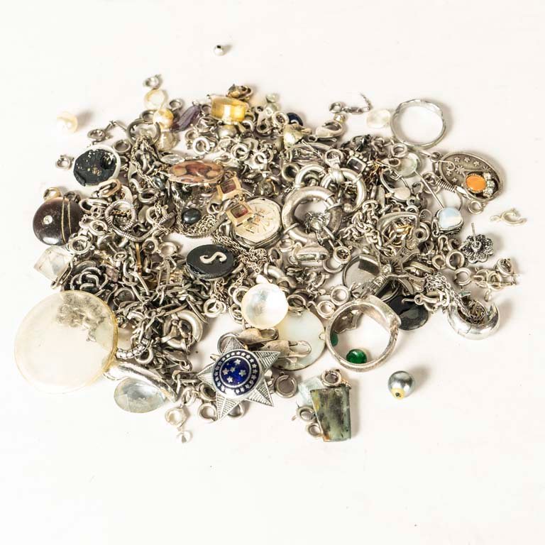 Lote de Bijouterie Variada de Metal y Piedras