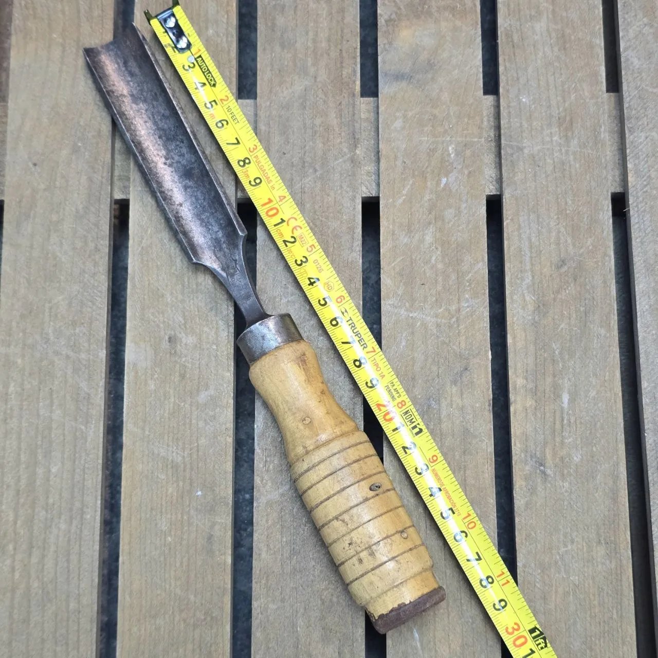 Gubia de madera con cuchilla metálica - imagen 3