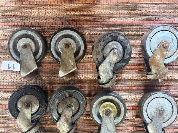 Lote de 12 Ruedas Giratorias Metálicas y de Goma - imagen 1