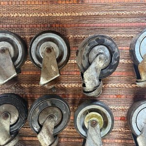 Lote anterior: Lote de 12 Ruedas Giratorias Metálicas y de Goma