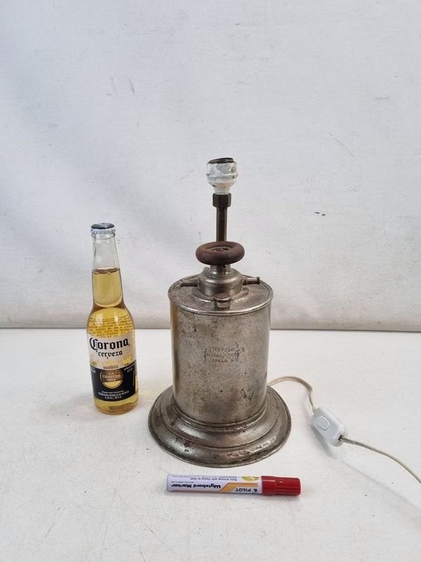 Lámpara Artesanal Antigua Base Metálica Grabada Buffalo Dental Mfg Co