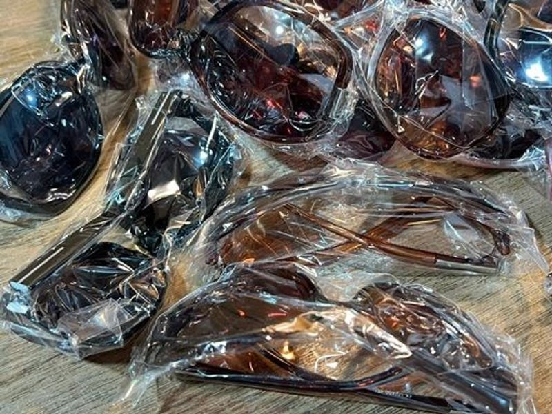 Lentes de Sol Nuevos - Paquete de 25 Pares - imagen 2