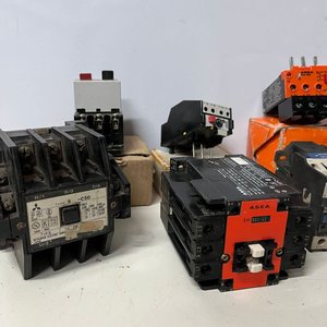 Lote de 17 Contactores Industriales Variados - imagen 9