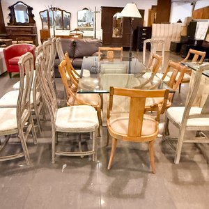 Juego de Comedor con Mesa de Vidrio y Sillas Estilo Clásico - imagen 1