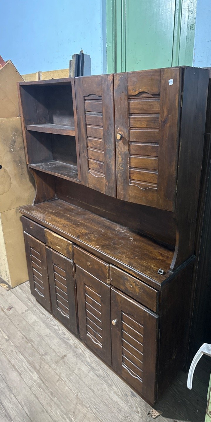 Mueble Modular de Madera Oscura con Estantes y Cajones