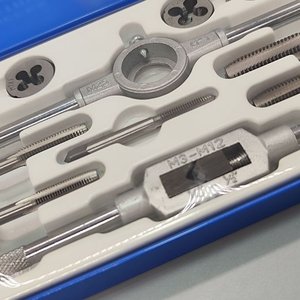 Juego de Terrajas y Machos Métricos de 12 Piezas en Caja de Chapa - imagen 4