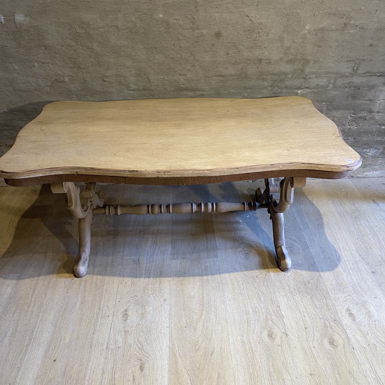 Lote anterior: Mesa de living base de madera tallada - Medidas: 120x70x49cm
