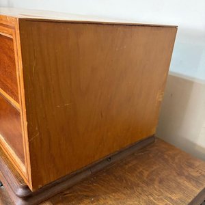 Mesa de Luz de Madera con Dos Cajones - imagen 5