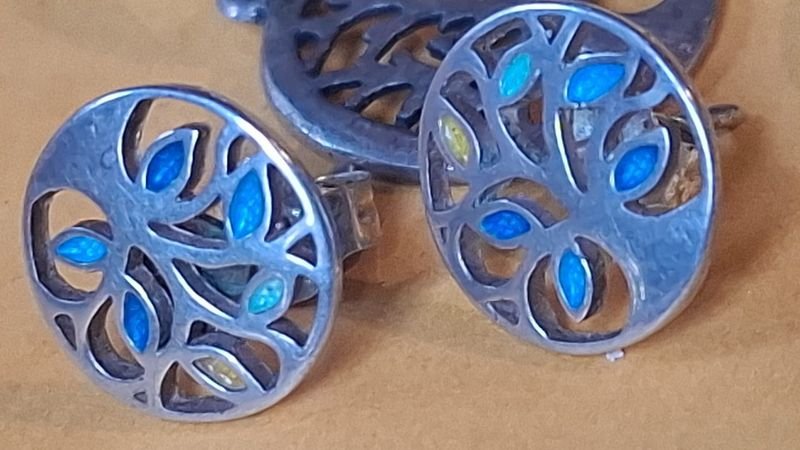 Lote anterior: Colección de joyas y accesorios en plata y oro