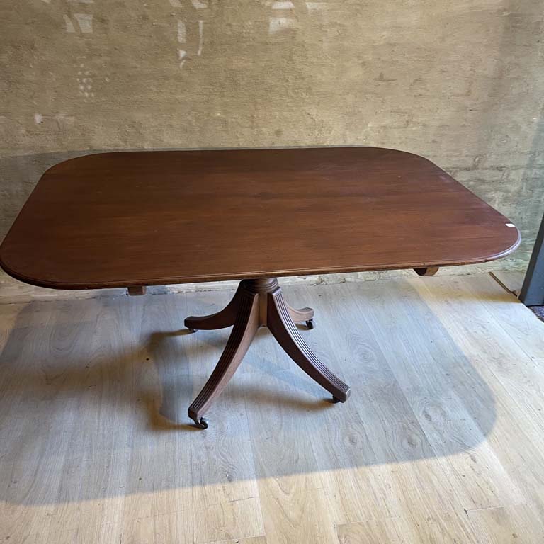 Lote anterior: Mesa comedor inglesa con rueditas - Medidas: 143x102x72cm