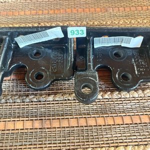 Juego de 2 Soportes Inferiores Geely Originales - imagen 2