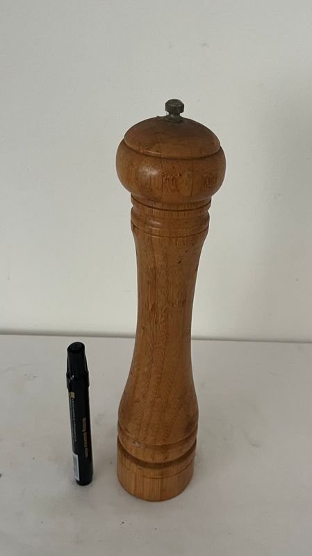 Pimentero de madera con características únicas - imagen 3