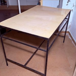 Lote siguiente: Mesa de Trabajo Metálica con Superficie de Madera