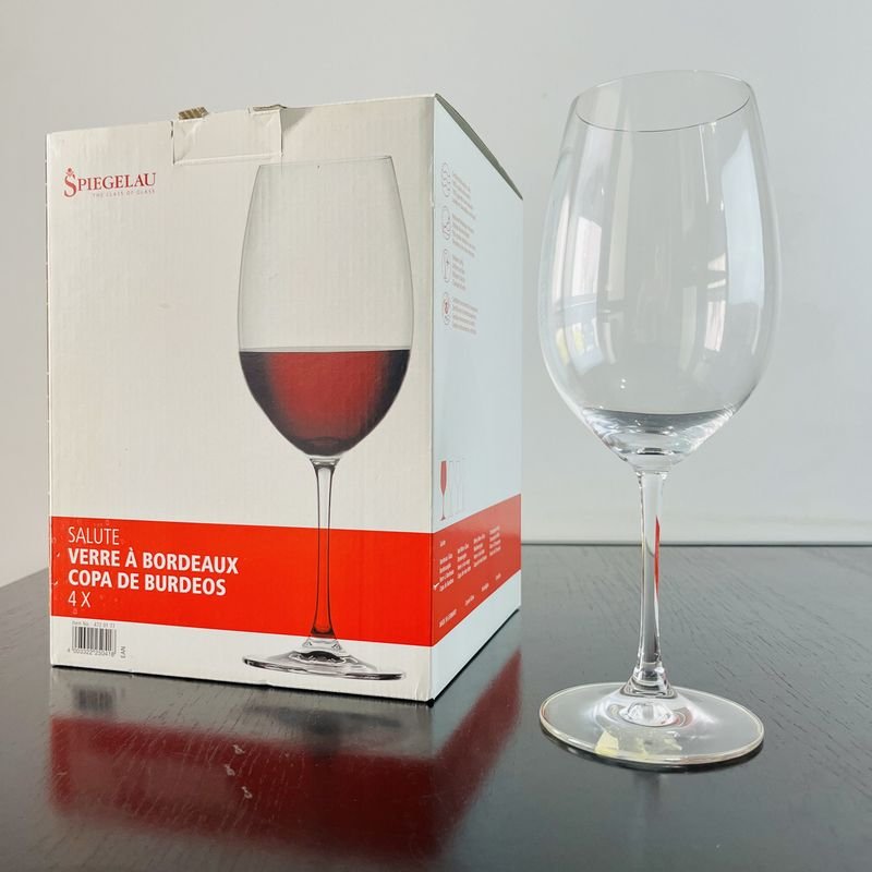 Lote siguiente: Copas para vino en caja