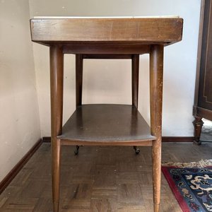Mesa Auxiliar Clásica con Tapa de Mármol y Ruedas - imagen 6