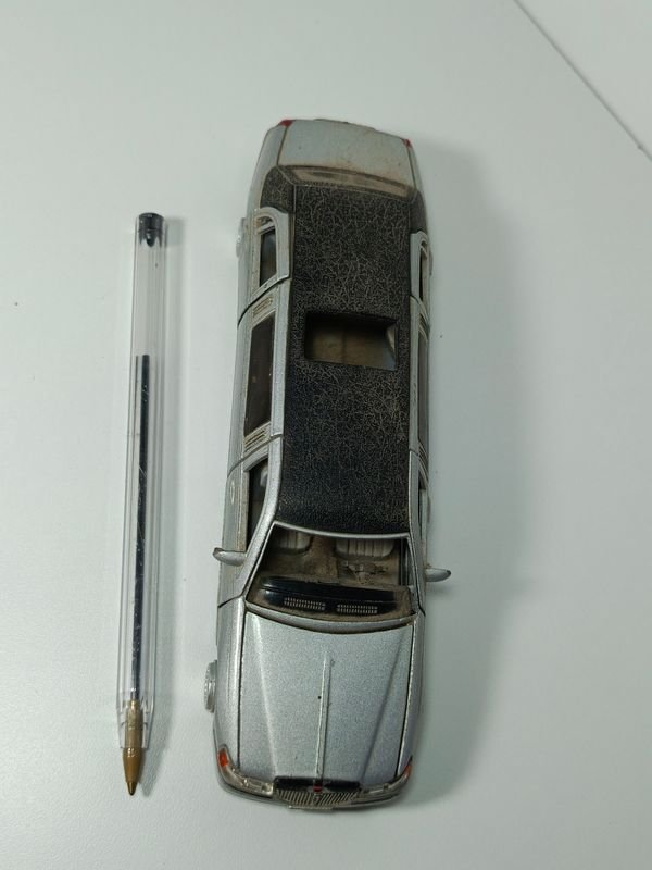 Juguete coleccionable Lincoln limusina en metal - imagen 2