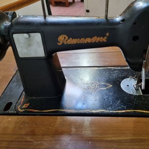 Antigua Máquina de Coser a Pedal Romanoni con Mueble de Madera y Hierro Fundido - imagen 6