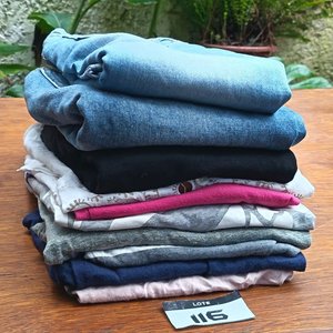 Lote siguiente: Lote de Ropa de Dama: Jeans, Remeras, Musculosas y Más