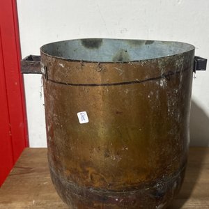 Lote siguiente: Olla Antigua de Cobre con Asas