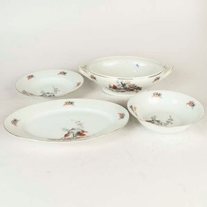 Lote siguiente: Set de 4 Piezas de Porcelana Alemana con Diseño Floral y Aves