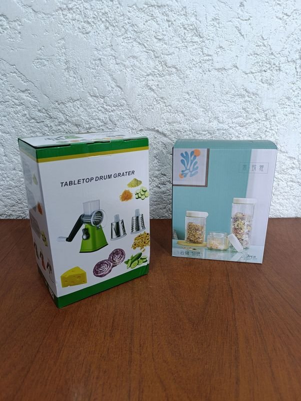 Lote siguiente: Rallador de vegetales y set de bollones en buen estado