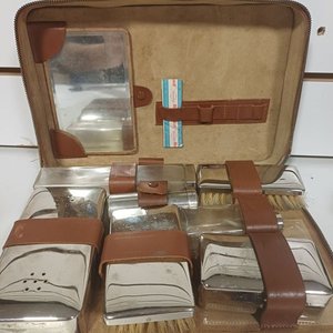 Neceser de Viaje Antiguo con 8 Piezas y Cámara "2000N" con Estuche - imagen 2