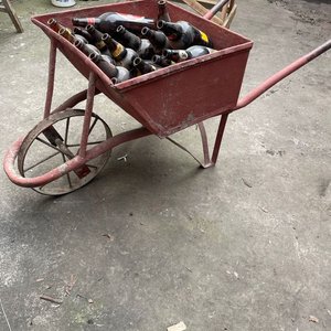 Carretilla de Hierro Roja Antigua - imagen 2