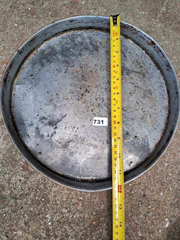 Lote siguiente: Asadera circular de 31 cm, metal, con superficie oxidada