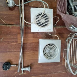 Lote Variado de Accesorios de Baño: Estante Esquinero, Extractores y Grifería - imagen 3