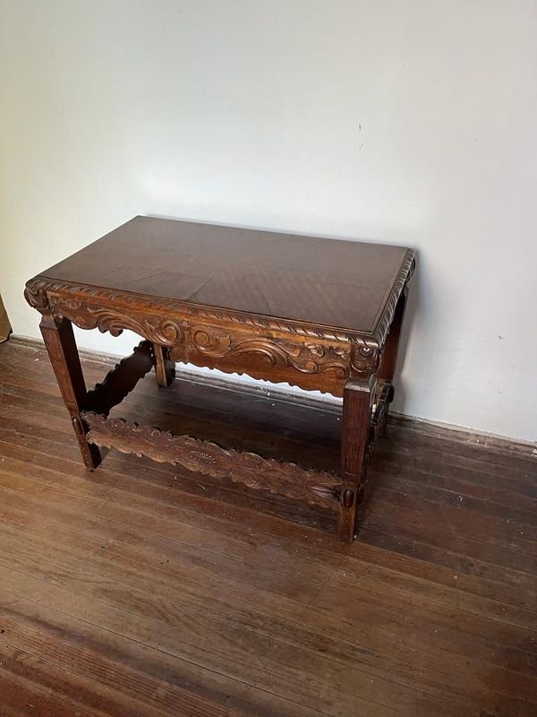 Lote siguiente: Mesa de madera renacentista
