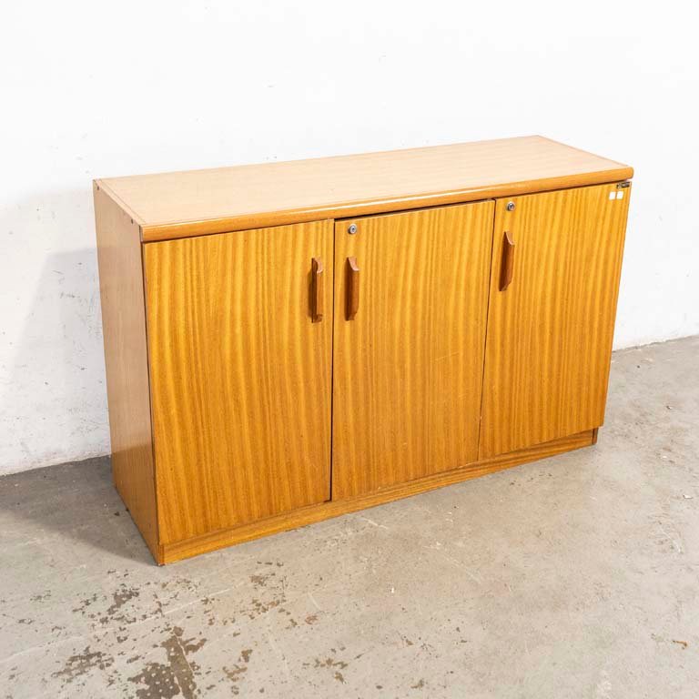 Lote anterior: Mueble en Cerejeira de Tres Puertas