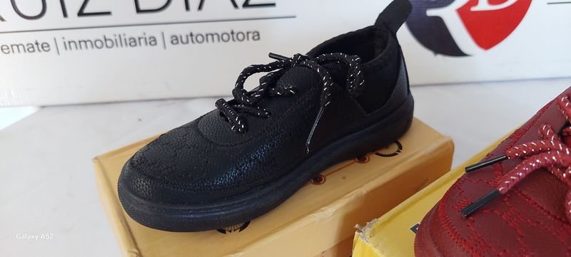 Zapatillas de cuero en buen estado - imagen 3