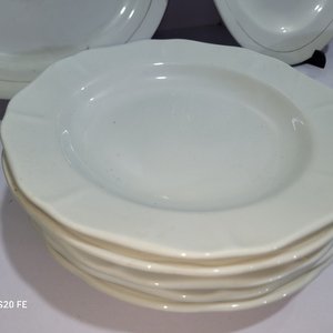 Lote de Vajilla de Porcelana Blanca con Diseño de Espigas: Fuentes y Platos - imagen 7