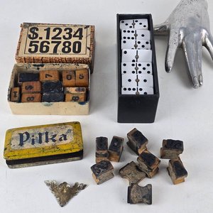 Lote siguiente: Sellos Numéricos y Juego de Dominó Antiguo