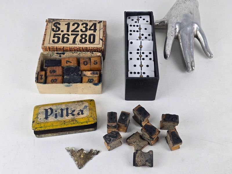 Sellos Numéricos y Juego de Dominó Antiguo