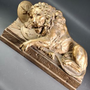 Figura León de Lucerna Bronceado Metal Buen Estado 9.5x23x13cm - imagen 6