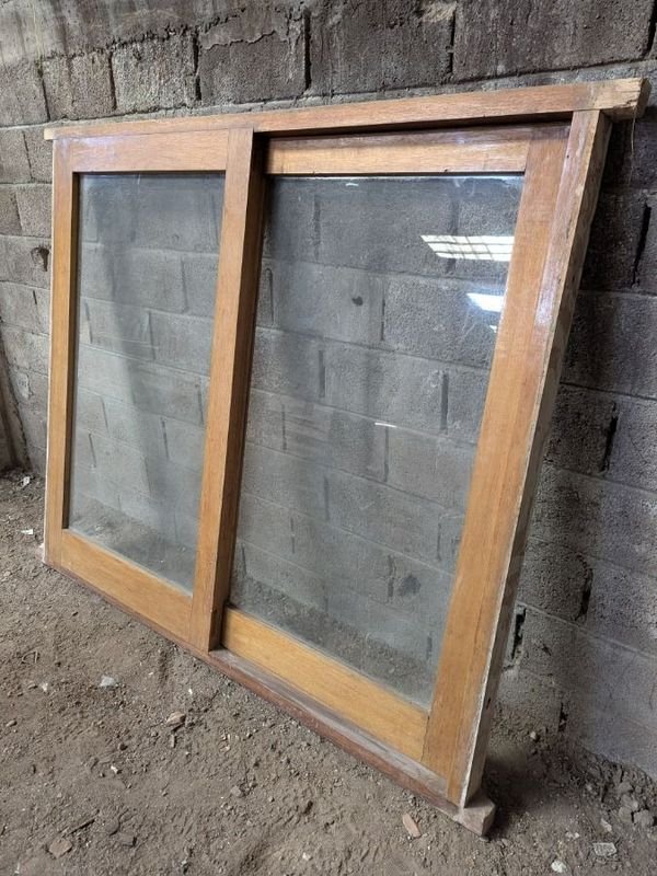 Ventana con dos hojas corredizas y marco de cedro - imagen 7