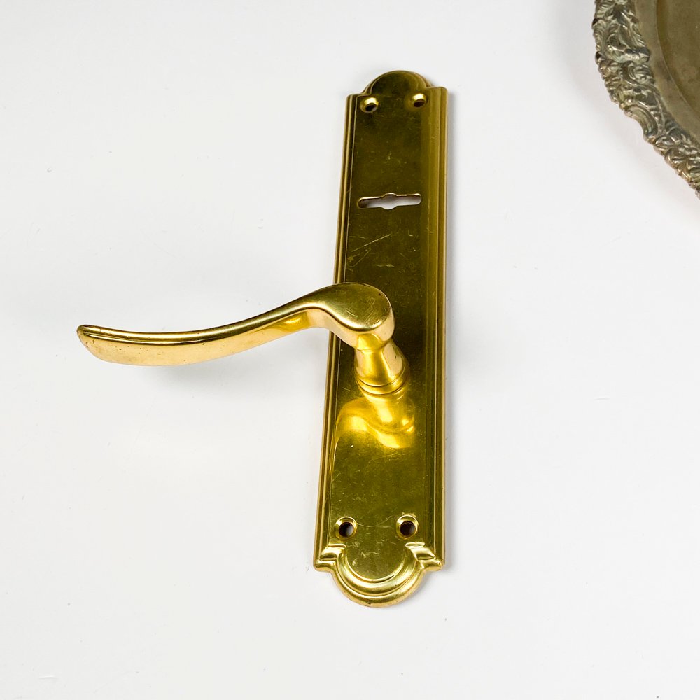 Bandeja de metal y accesorios de bronce - imagen 3